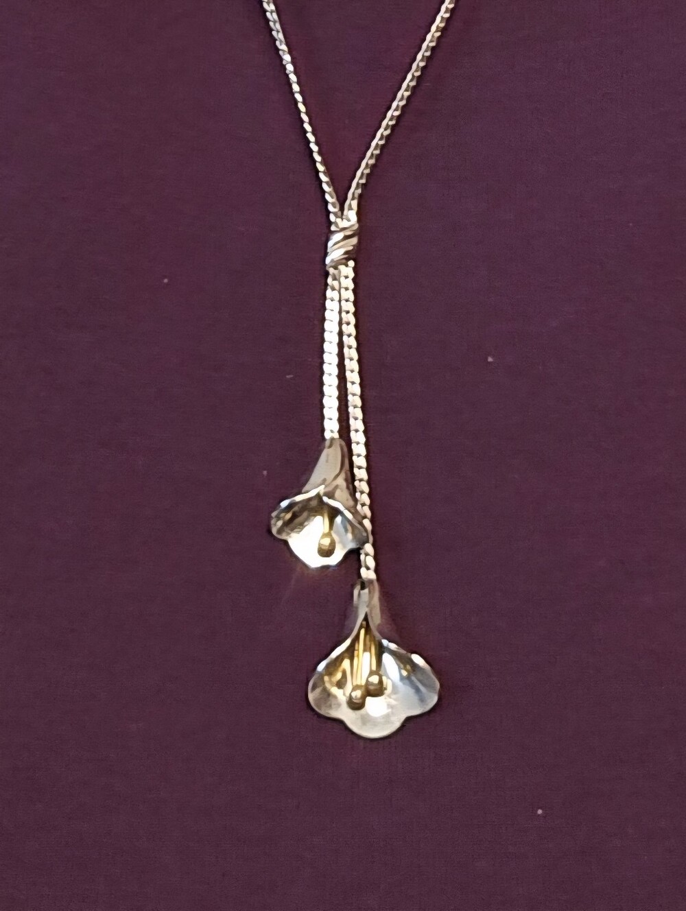 VINTAGE AVON SILVER & GOLD TONE CALLA LILY NECKLACE